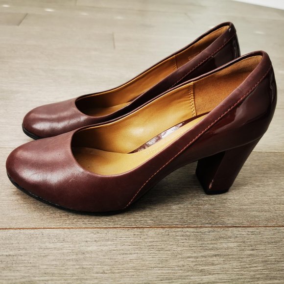 Clarks Burgundy Block Heels - Picture 2 of 4